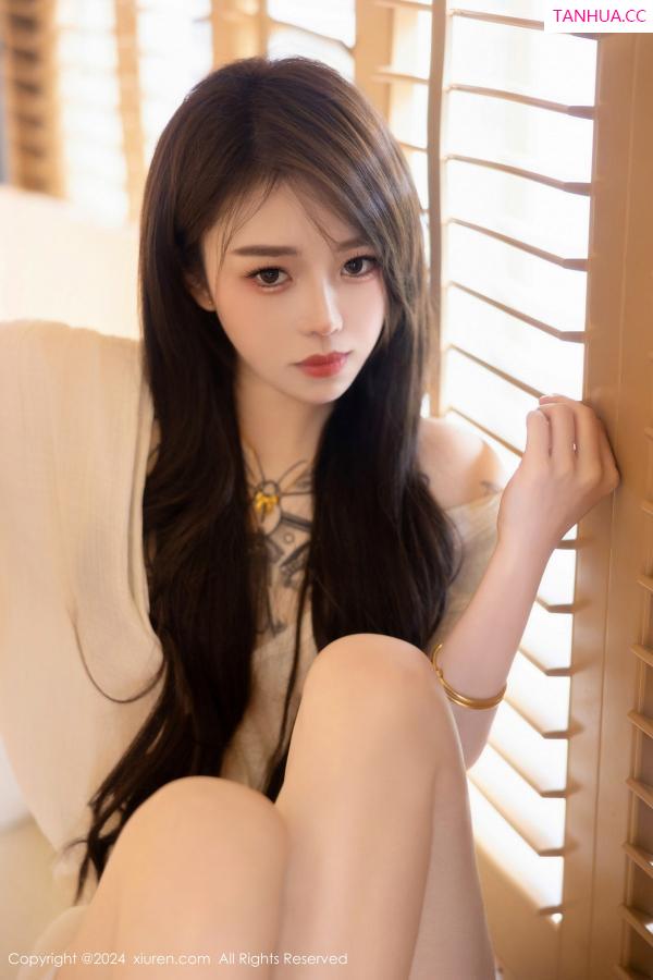   [XiuRen]高清写真图 2024.07.11 No.8842 夏竹 性感美腿第18张图片